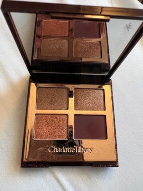 Charlotte Tilbury the queen of glow luxury palette tried a few times